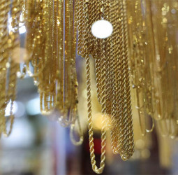 Gold prices rise in Sri Lanka; 24-carat exceeds Rs. 400,000