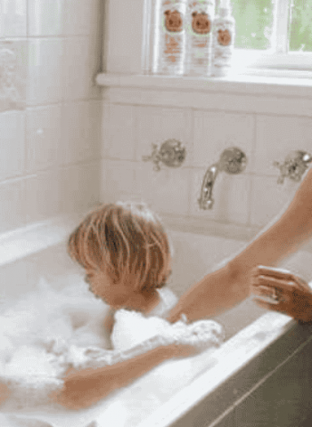 Doctors urge parents to bathe children twice daily