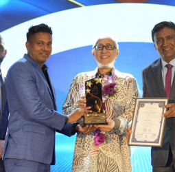 Malaysian High Commissioner presents Sri Lanka's Most Popular Travel Company 2026 Award to Lavanya Travels