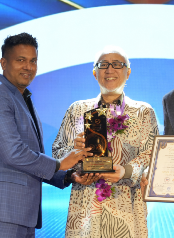 Malaysian High Commissioner presents Sri Lanka's Most Popular Travel Company 2026 Award to Lavanya Travels