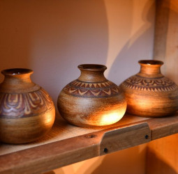 Cinnamon Life Hosts Master Potter Exhibition: “Shadows of a Pre-Renaissance Era”