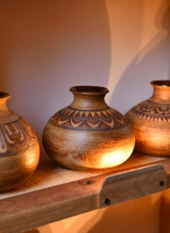 Cinnamon Life Hosts Master Potter Exhibition: “Shadows of a Pre-Renaissance Era”