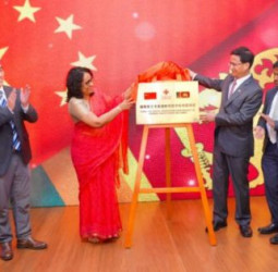 The Government launches a Digital Education Program with a Chinese Grant