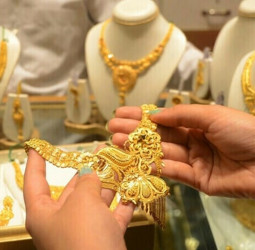Gold prices drop significantly in local market