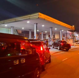 Sri Lanka to fast-track fuel supply for exporters amid shortage: EDB chief