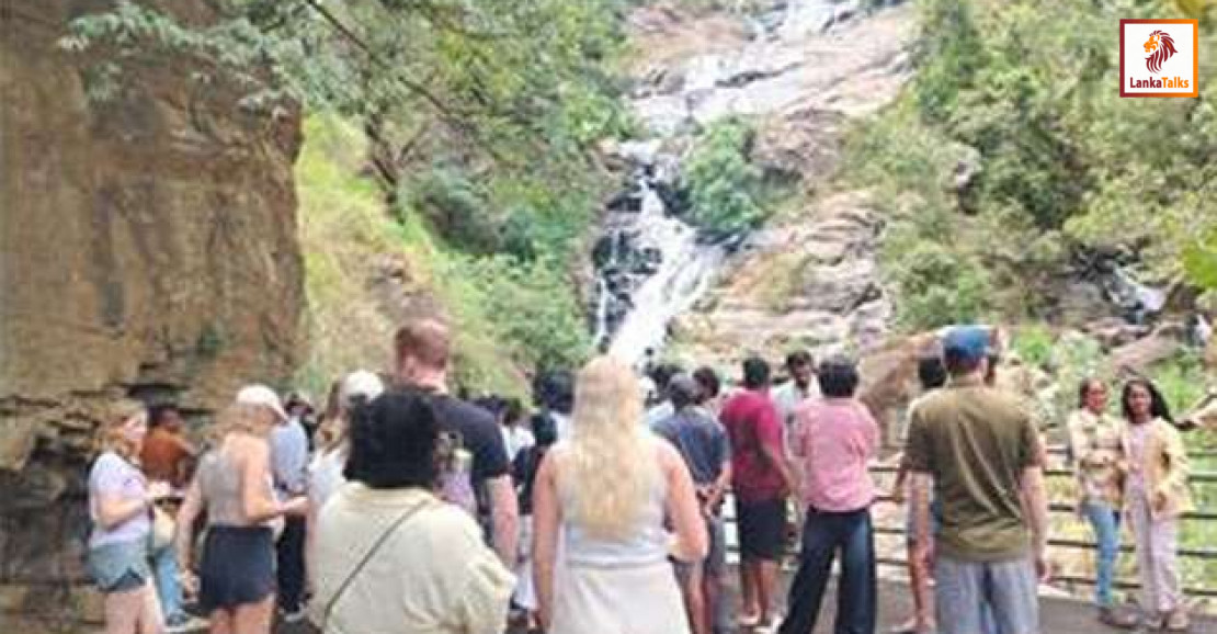 Heavy influx of tourists at Ravana Ella