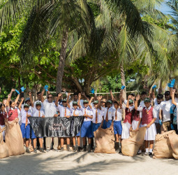 Sun Siyam Pasikudah Brings Community Together for Coastal Clean-up