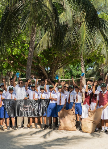 Sun Siyam Pasikudah Brings Community Together for Coastal Clean-up