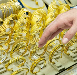 Gold prices surge in Sri Lanka amid international market rise