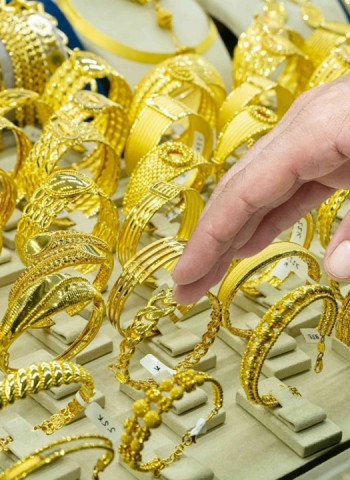 Gold prices surge in Sri Lanka amid international market rise