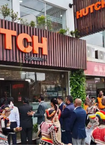 Hutch expands sustainability efforts in retail by opening 4th Signature+ outlet in Galle