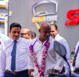 Senaro launches Sri Lanka’s first motorcycle premier center and all-new RR250